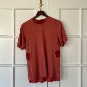 Lululemon Mens M Red Tee